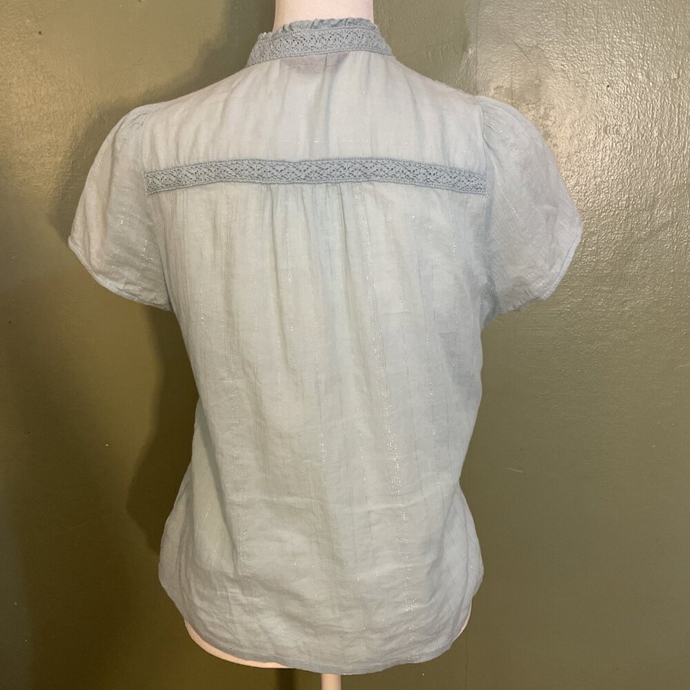 Veeko Wms Sz 38 (US 8) Light Blue Embroidered Peasant Top Ruffles Crepe Fabric - Picture 6 of 11